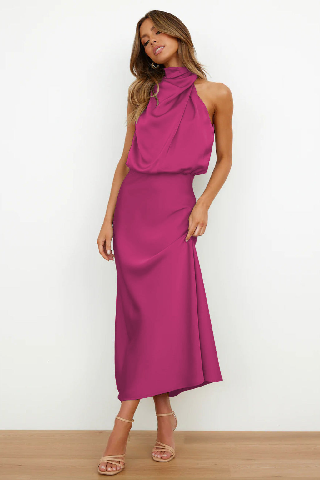 Carlina | Vestido Longo de Cetim com Decote Halter
