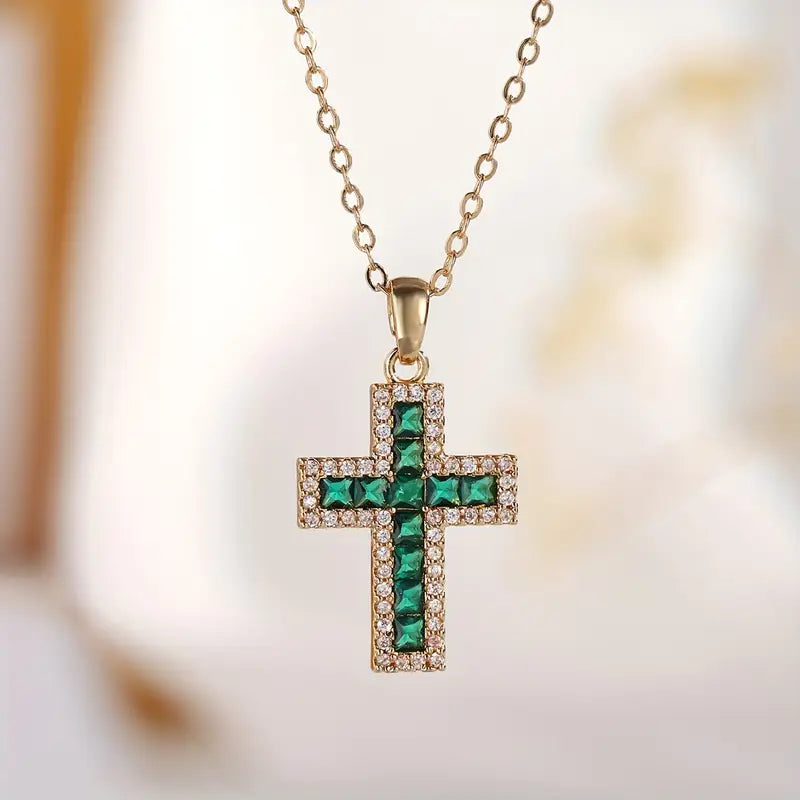 Colar com Pingente Cruz de Esmeralda Solene