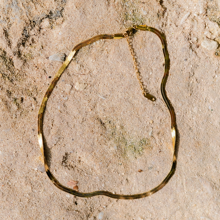 Colar Elysian Gold com Padrão de Escama de Peixe