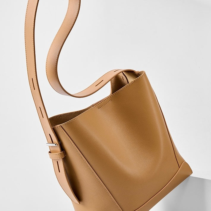 Bolsa Bucket Oversized de Couro Genuíno para Transversal e Ombro