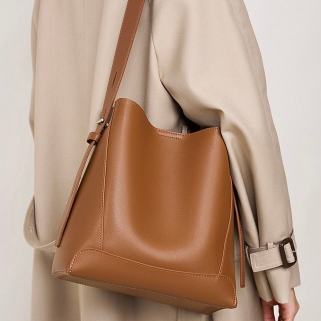 Bolsa Bucket Oversized de Couro Genuíno para Transversal e Ombro