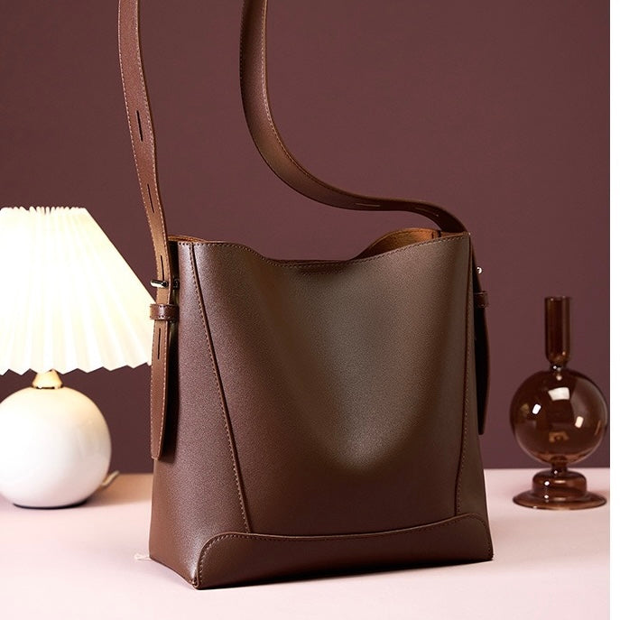 Bolsa Bucket Oversized de Couro Genuíno para Transversal e Ombro