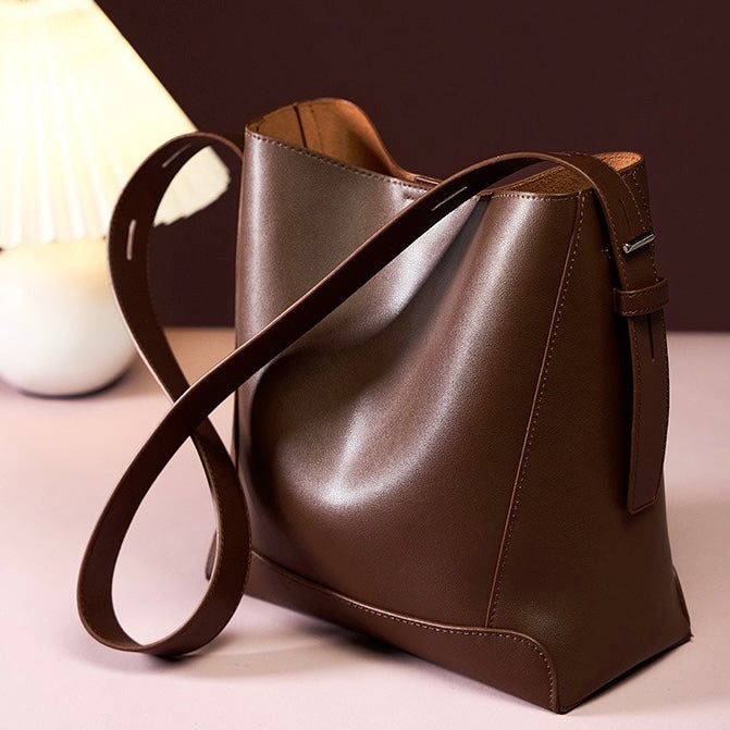 Bolsa Bucket Oversized de Couro Genuíno para Transversal e Ombro