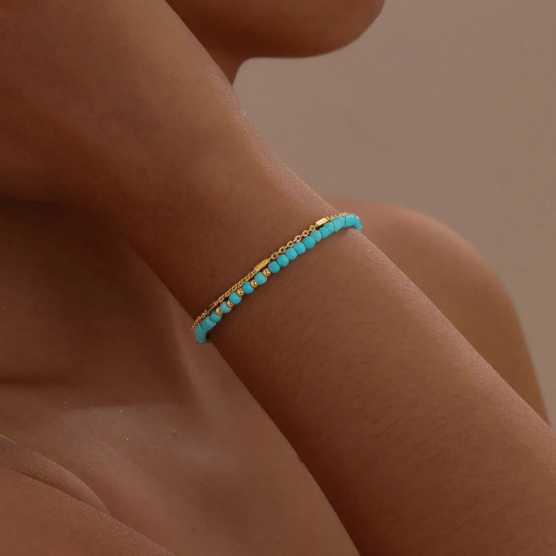 Pulseira Dupla de Corrente Dourada Atemporal com Turquesa