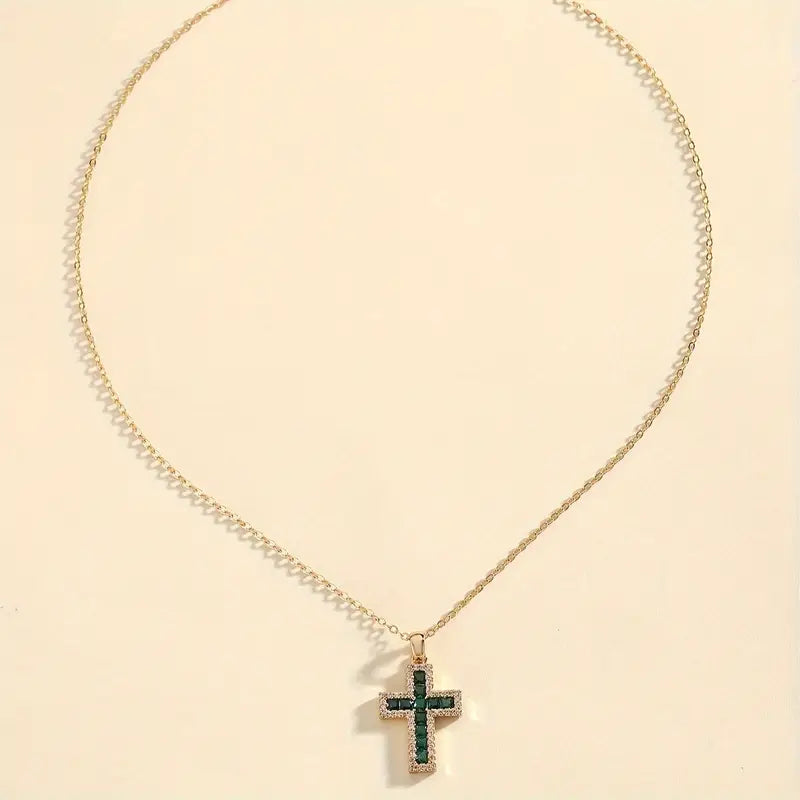 Colar com Pingente Cruz de Esmeralda Solene