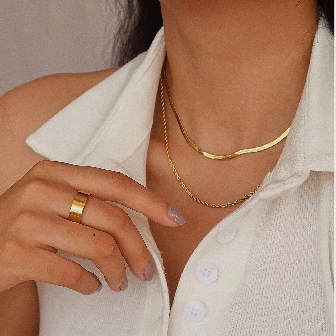 Colar de Corrente Dourada em Camadas Hailey